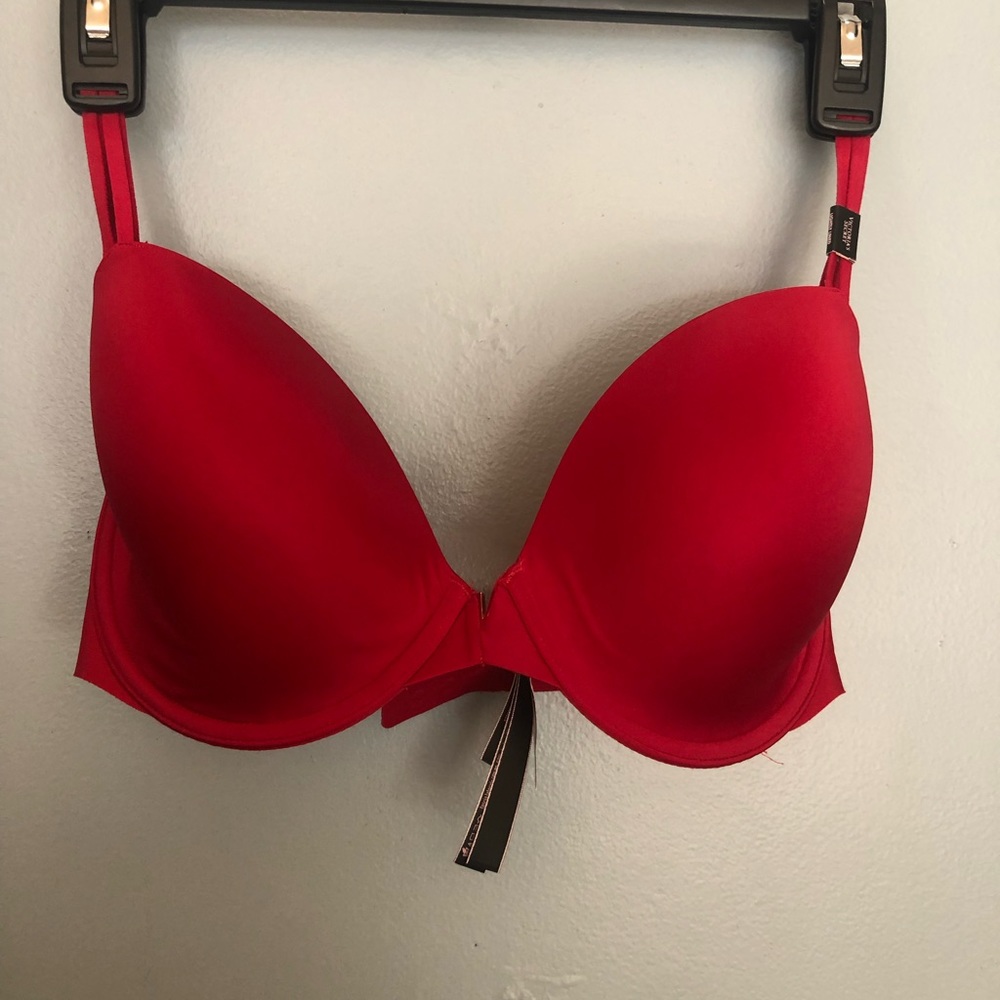 COPY - NWT Victoria’s Secret lightly lined red bra 34DD